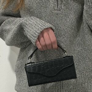 Elegant Black Crocodile-Embossed Women's Handbag